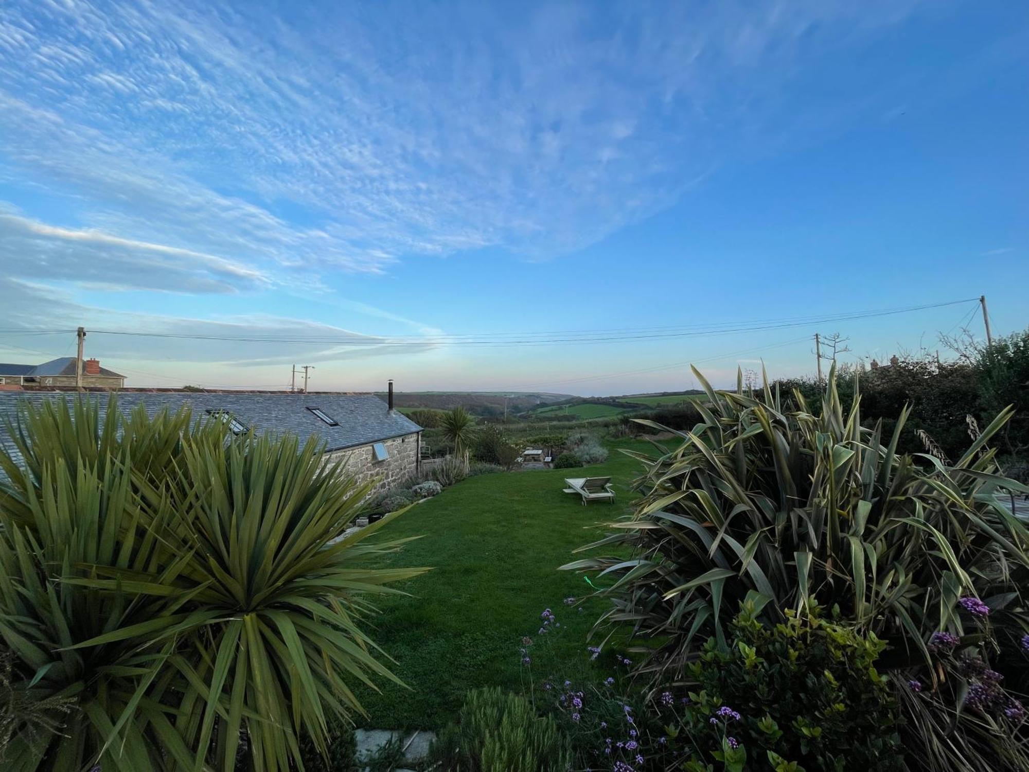 Trengothal Barn Daire Porthcurno Dış mekan fotoğraf