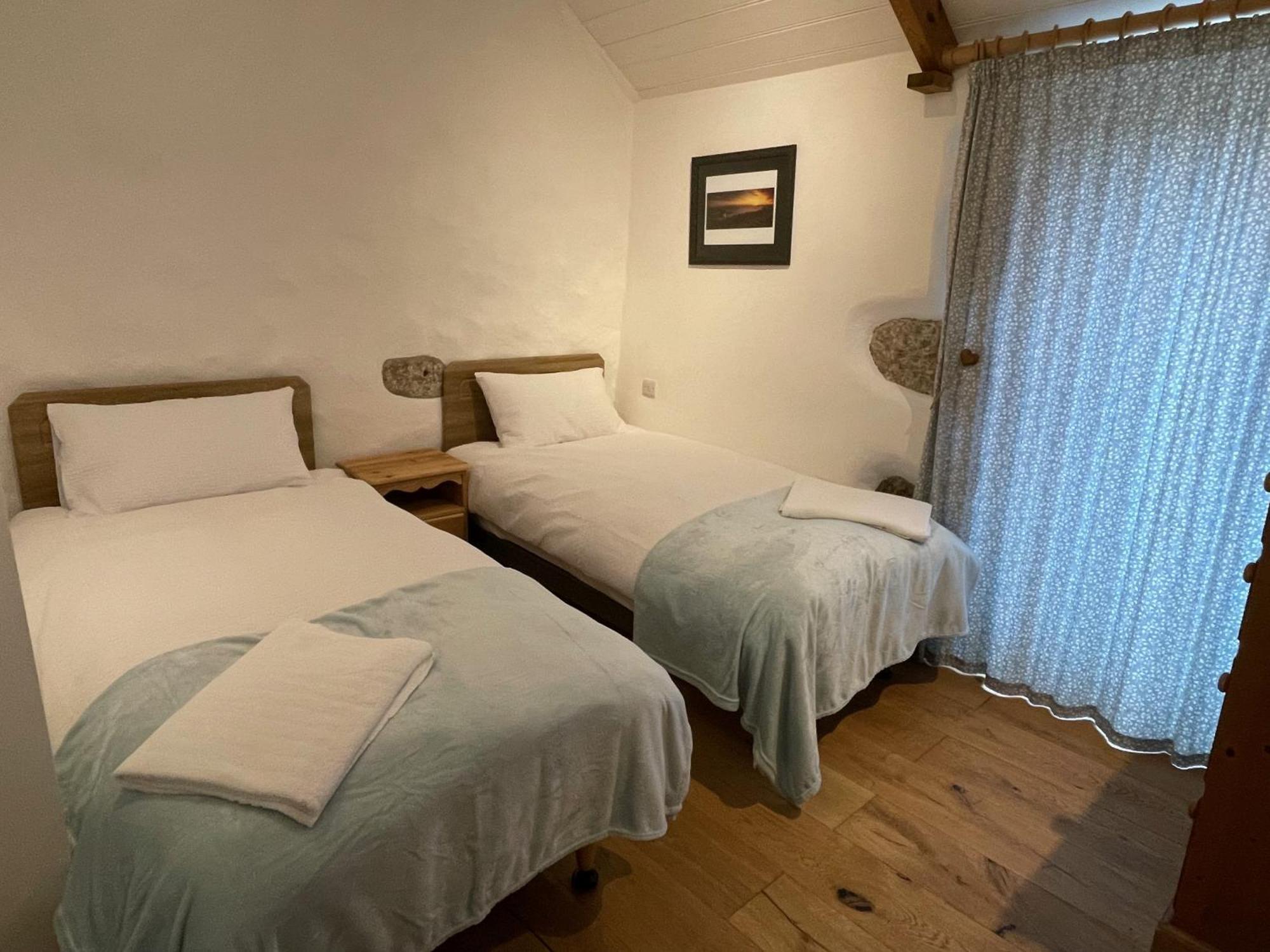 Trengothal Barn Daire Porthcurno Dış mekan fotoğraf